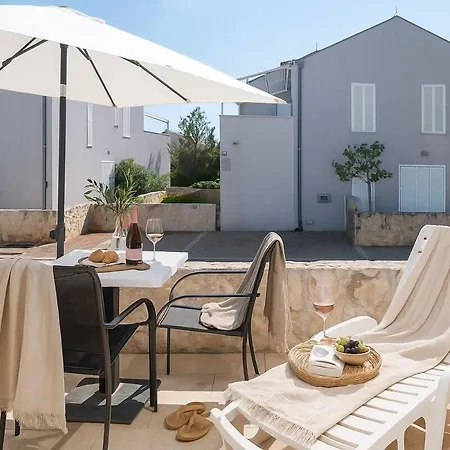 Sunny 1221 Petrcane