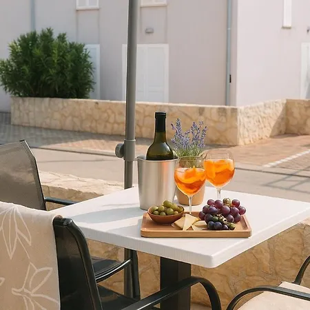 Sunny 1221 Petrcane